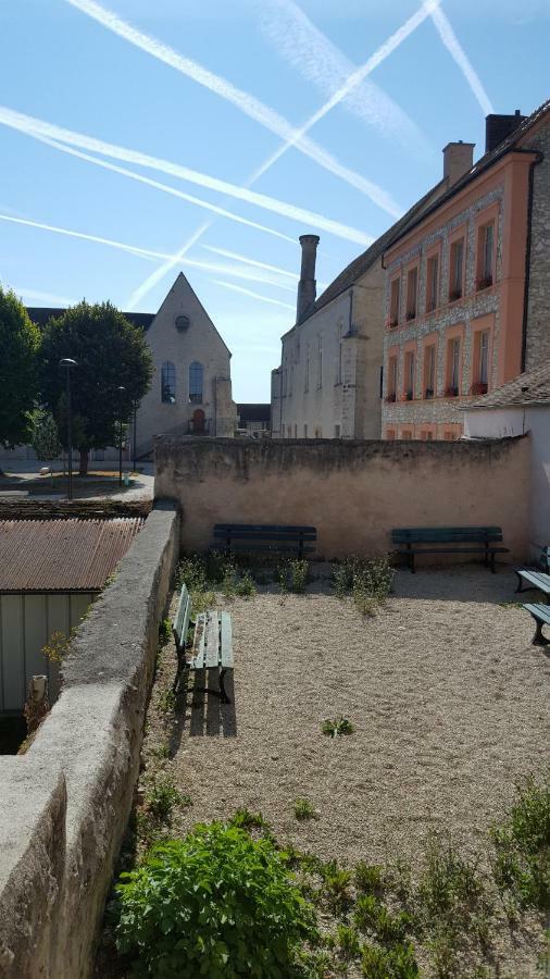 Appartement Au Coeur De La Cite Medievale Provins Exterior foto